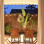 Buzzstays: 1-bed Bungalow, Garden, Near Yumbo & Appartement *