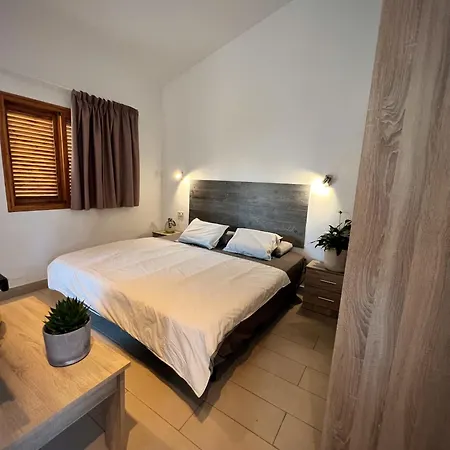 Apartament Buzzstays: 1-bed Bungalow, Garden, Near Yumbo & *