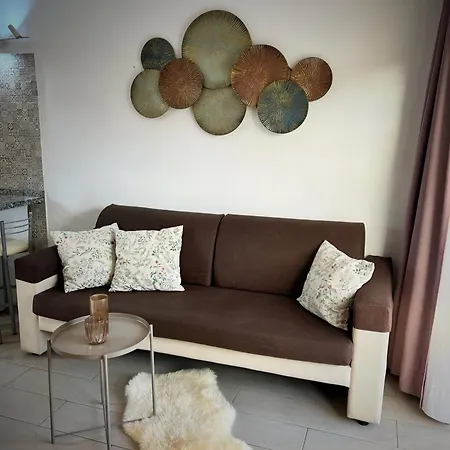 Buzzstays: 1-bed Bungalow, Garden, Near Yumbo & * ماسبالوماس