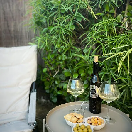 Buzzstays: 1-bed Bungalow, Garden, Near Yumbo & * ماسبالوماس