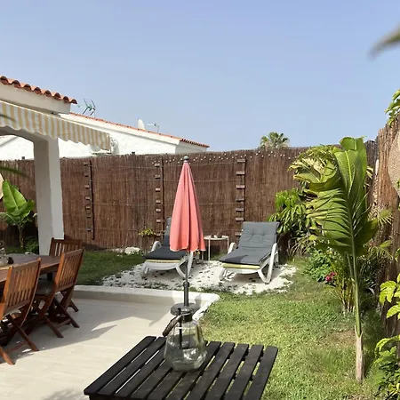 Apartament Buzzstays: 1-bed Bungalow, Garden, Near Yumbo &