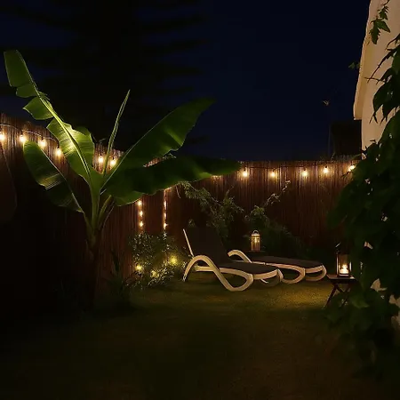 公寓 Buzzstays: 1-bed Bungalow, Garden, Near Yumbo &